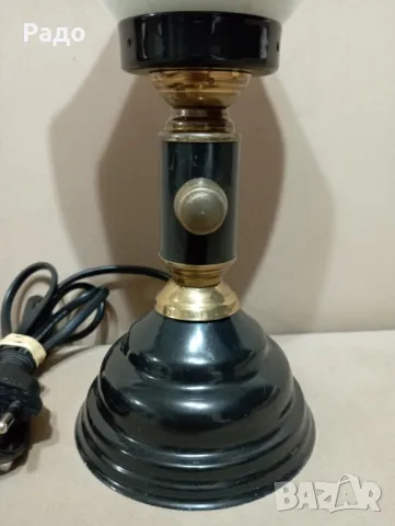 Черна лампа с бял стъклен абажур, снимка 2 - Настолни лампи - 49448255