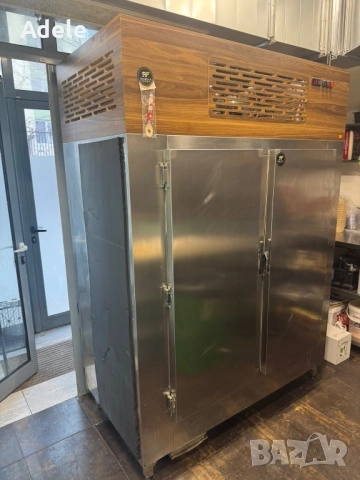 Голям хладилник за ресторант, снимка 2 - Витрини - 52833482