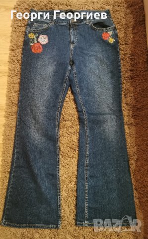 Страхотни дънки с широк крачол и бродерия