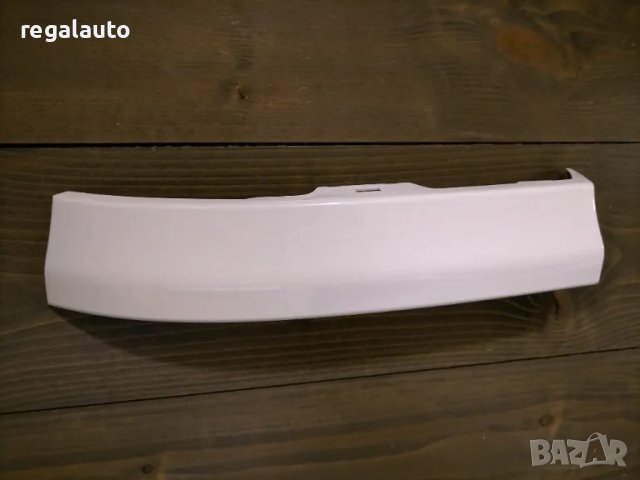 D061512F0B,D061512E0B,лайсна лява и дясна под стоп MAZDA 121 II DB