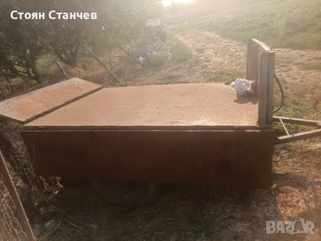 Продавам тракторно ремарке едноосово 