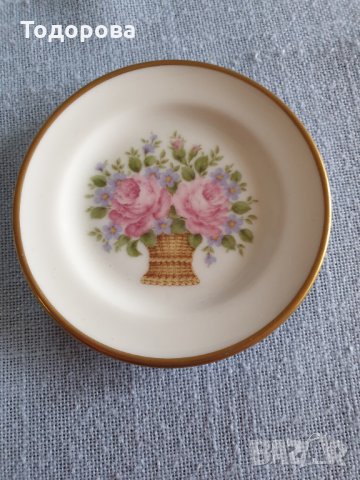 Порцеланова миниатюрна чинийка с позлата.-Kaiser