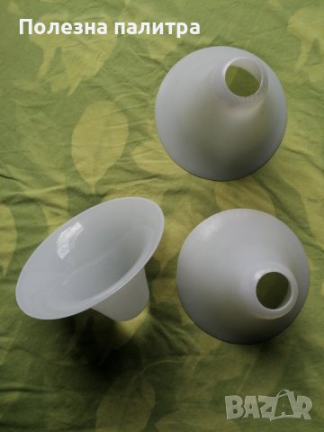 Три бели стъклени чашки за полилей, снимка 1