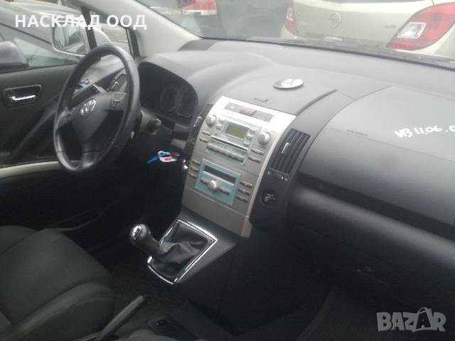 Toyota Corolla Verso 2.2 / 2.0 D4D 2006 г., снимка 6 - Автомобили и джипове - 27622110