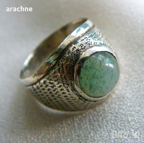 Стар сребърен пръстен с нефрит