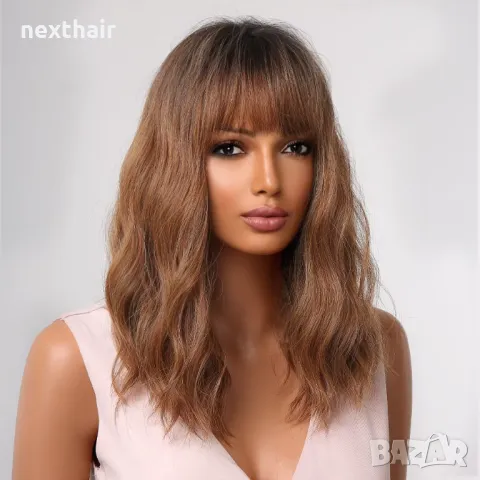 Светло кафява вълнообразна перука с бретон и тъмни корени средна дължина, снимка 4 - Аксесоари за коса - 48669244