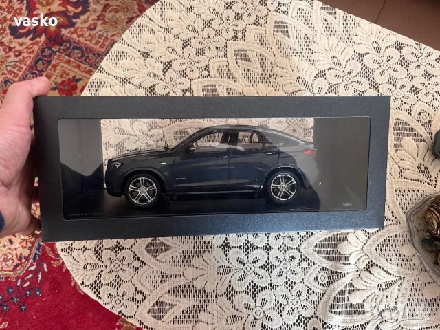 BMW x4 1:18 дилърски