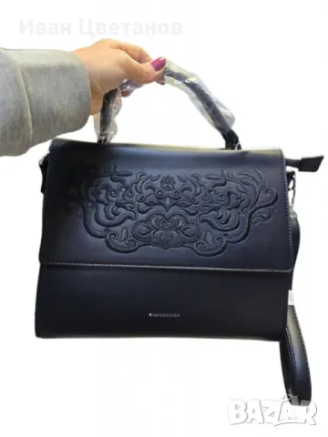 Стилна дамска чанта с капак и флорална бродерия