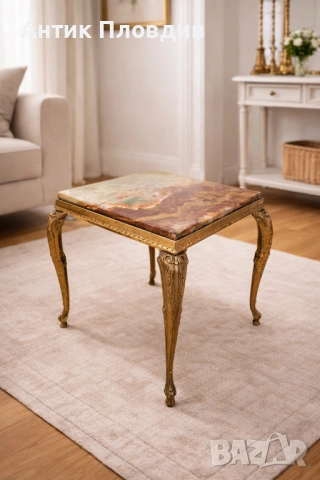 Френска помощна масичка с оникс и декоративна основа