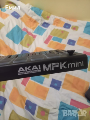 AKAI MPK mini MIDI контролер , снимка 3 - Клавиатури и мишки - 53367038