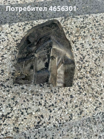 Предпазна пластмаса на ключалката на задна дясна врата на Ауди Audi A8 D4 H4 само за 10лв. 4h0839350, снимка 2 - Части - 52481765