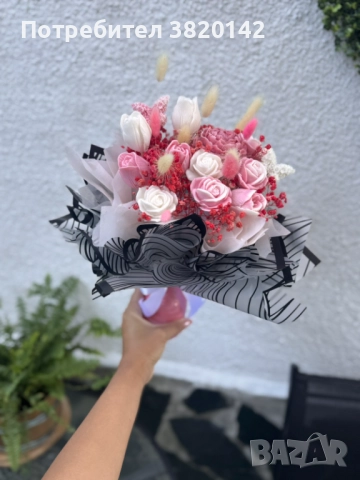 Нежен подарък от вечни ароматни сапунени цветя 