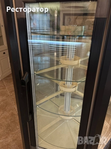 Хладилна Витрина за Торти и сладкарски изделия Въртяща, снимка 2 - Хладилници - 52750461
