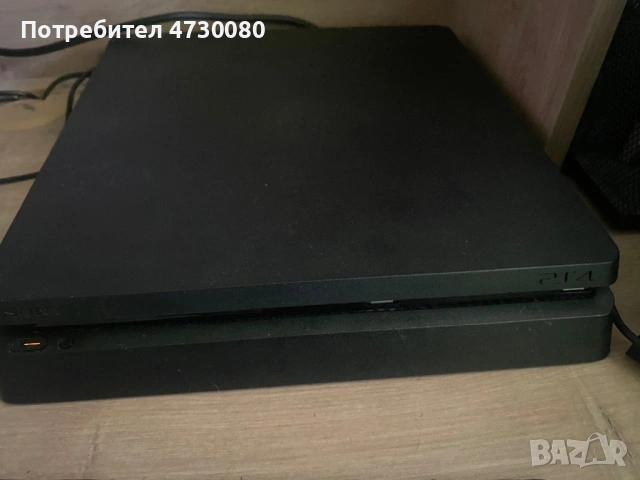 Ps4 slim 1tb с две игри два джойстика и докинг станция, снимка 2 - PlayStation конзоли - 53382859