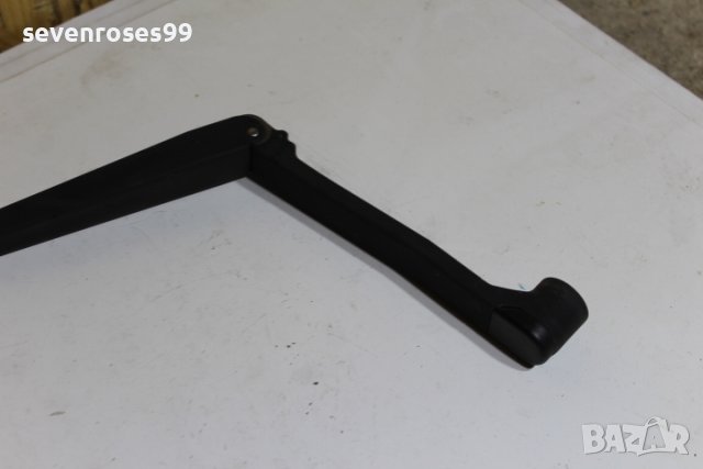 Рамо предна чистачка дясна Mazda 6 2006 2.0i 147 Мазда 6 комби, снимка 3 - Части - 43887665