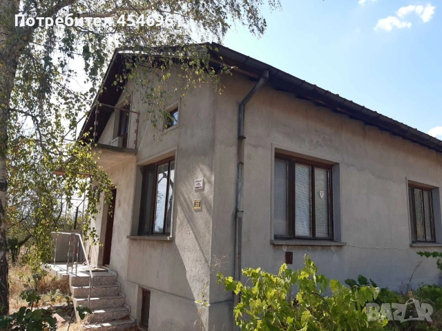 Продава се масивна и тухлена къща в гр. Карлово , кв. Сушица , снимка 2 - Къщи - 53283020