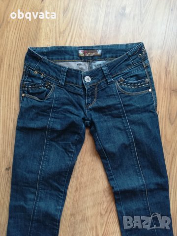 Тъмни дамски дънки 27номер