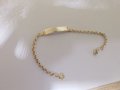 Златна детска гривна с плочка , снимка 6