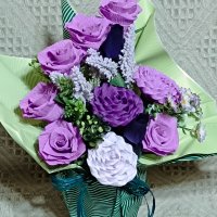 Букет с хартиени цветя в лилаво , снимка 2 - Изкуствени цветя - 43688759