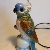 порцеланова нощна лампа папагал, снимка 1 - Настолни лампи - 44909417