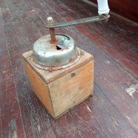 Стара мелничка за подправки, снимка 3 - Антикварни и старинни предмети - 36621263