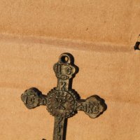 Стар бронзов кръст , снимка 2 - Колиета, медальони, синджири - 35576320