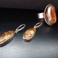 Дизайнерско сребро с естествен кехлибар/обеци и пръстен/, снимка 1 - Бижутерийни комплекти - 28352757