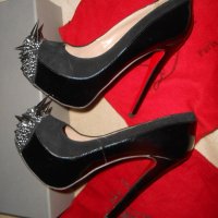 Christian Louboutin Asteroid 140 suede and patent-leather pumps, снимка 5 - Дамски елегантни обувки - 26637968