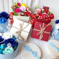 Налични кутии с бонбони,рози ,ароматни цветя, снимка 4 - Декорация за дома - 32955674