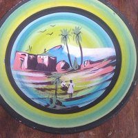 Ръчно рисувана чиния от теракота с възможност за поставяне на стена, снимка 1 - Други ценни предмети - 39531972
