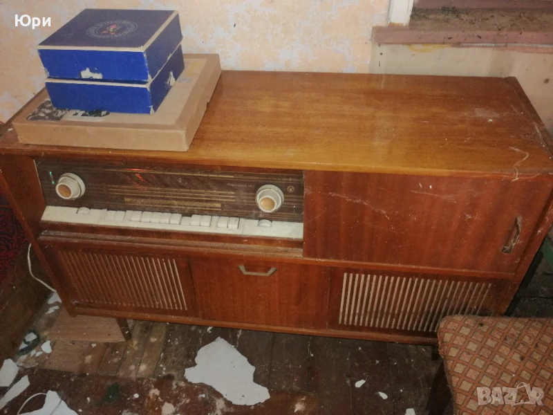 Продавам ретро радио-грамофон шкаф Хармония 103, снимка 1