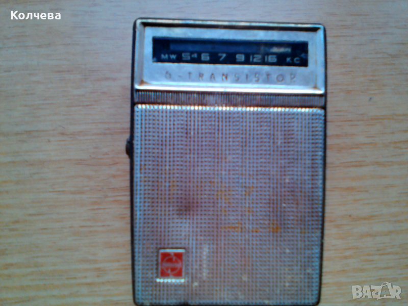 продавам стар модел малък транзистор, снимка 1
