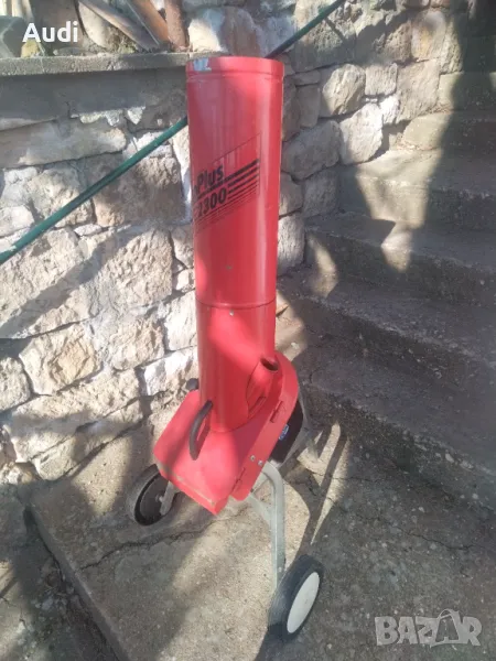 Дробилка за клони, листа, храсти.  Смила клоните на талаж.  Широк отвор на фунията  Има два отвора з, снимка 1