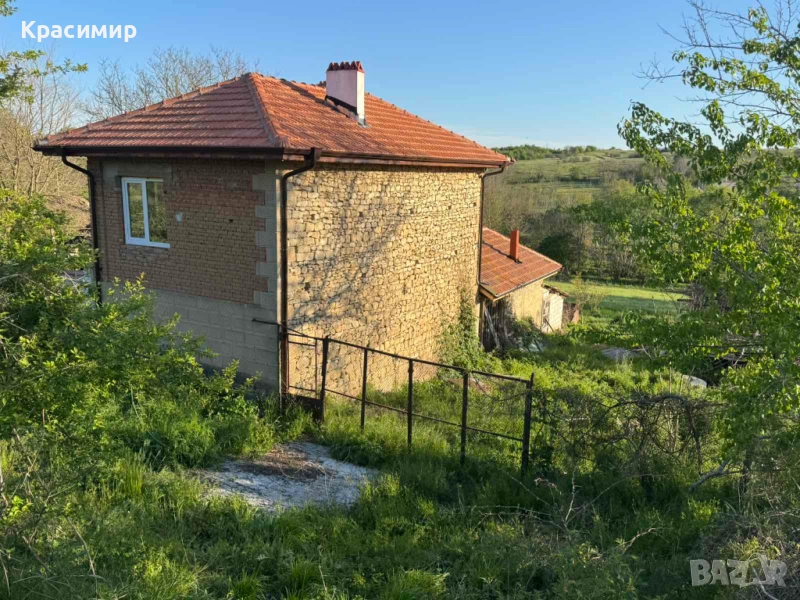 Голяма къща в с.Овчага, снимка 1