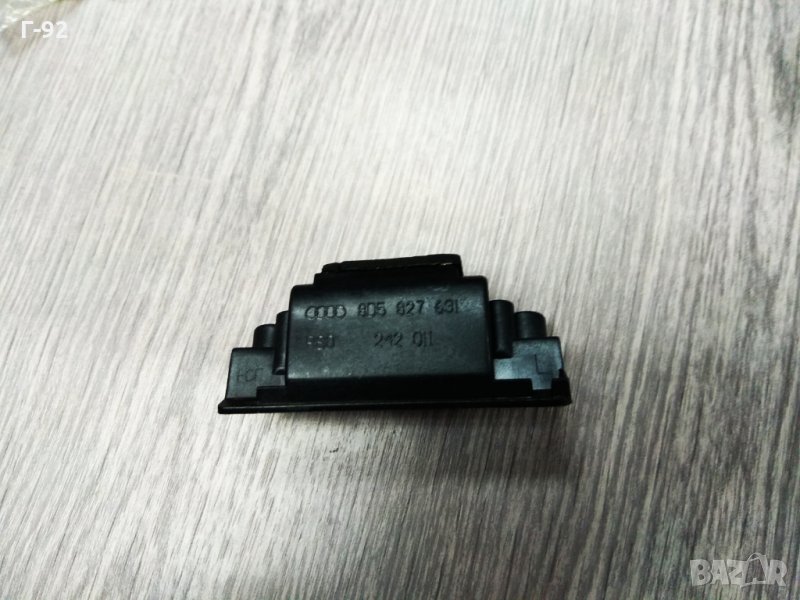 8D5827631**NEU**AUDI**A4**Вложка, снимка 1