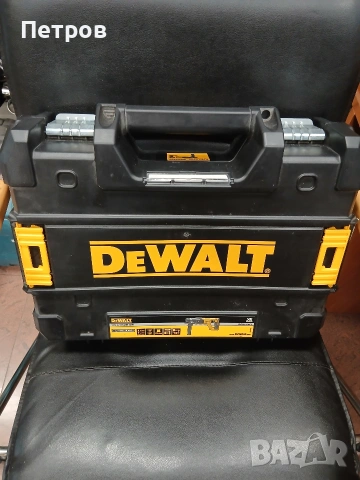 Акумулаторен перфоратор DEWALT DCH133NT, снимка 4 - Други инструменти - 53428050