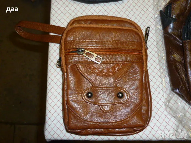 продавам малка компактна кожена чанта, снимка 4 - Чанти - 49009660