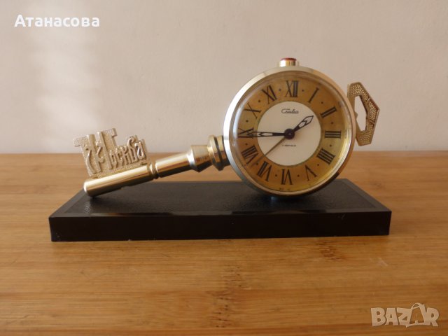 Будилник Слава "Ключът на Москва" часовник, снимка 1 - Антикварни и старинни предмети - 43158305