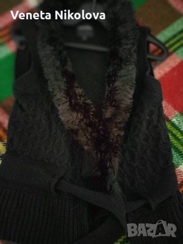 Дамско плетено елече с колан, снимка 2 - Елеци - 40071195