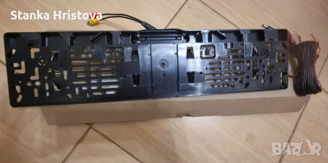 Държач за регистрационен номер с камера за заден ход.