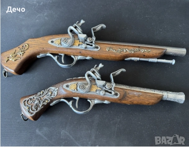 Чифт кремъчни пищови за декор или възстановка от дете, снимка 3 - Антикварни и старинни предмети - 53592404