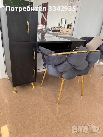 Козметично бюро бюро за маникюр маса