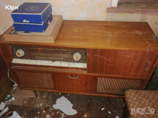 Продавам ретро радио-грамофон шкаф Хармония 103