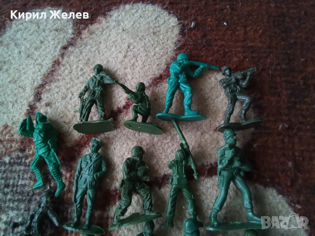 Войници пластмасови 12 броя 14987, снимка 2 - Колекции - 52106971