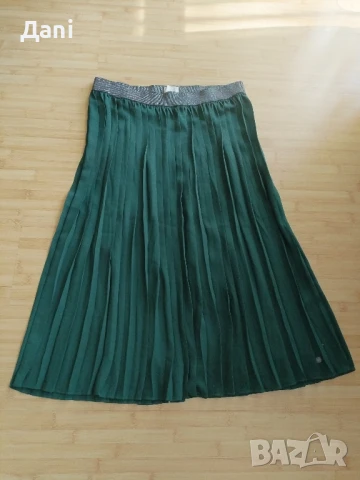 Нова плисирана пола