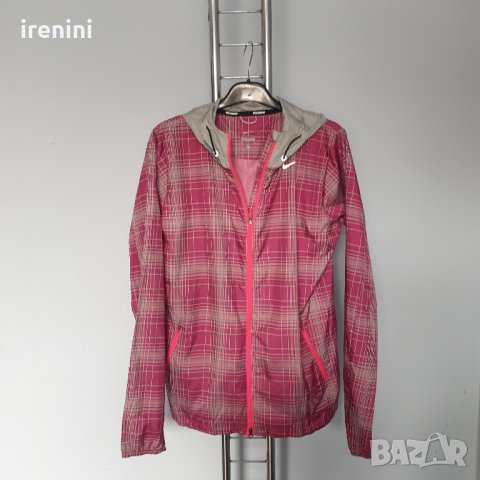 Страхотна дамска ветровка , яке NIKE размер S 