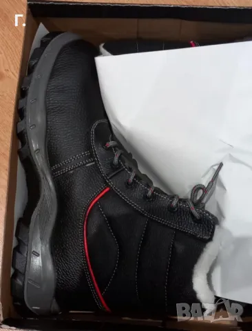 Нови зимни обувки , снимка 2 - Мъжки боти - 48299992