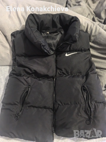 два броя елеци на найк