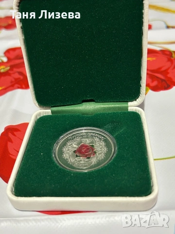 Сребърен медал за Осми март, снимка 3 - Нумизматика и бонистика - 53566429