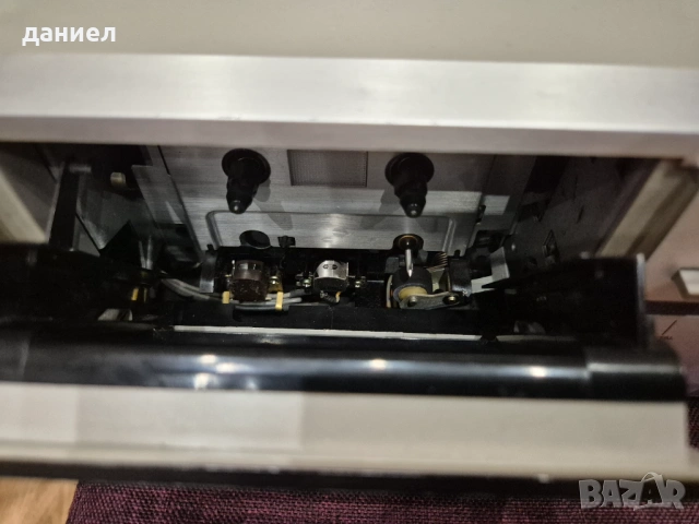 Касетен дек HITACHI D-85s с отличен външен вид, без липси и надрасквания + подарък, снимка 7 - Декове - 53193341